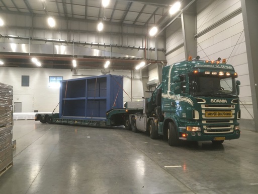 Kast rijdt binnen